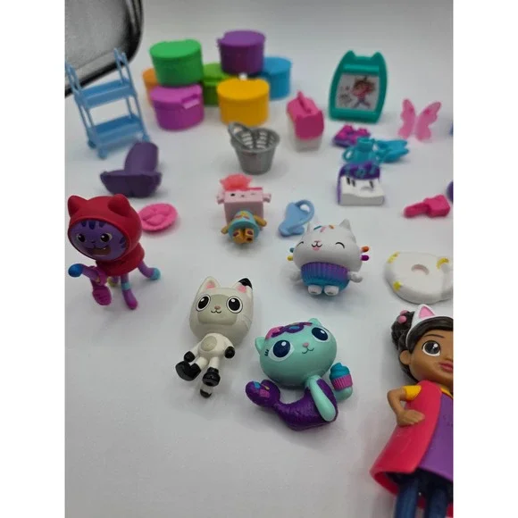 Gabbys Dollhouse Toy Lot Figures Accessories Pandy Paws MerCat Cakey Cat Lot - Picture 6 of 6